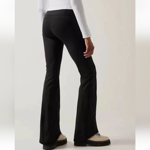 NWT Athleta Rainer Bootcut Pant Reflective Zip Pockets Compression Black Size S - Picture 3 of 10
